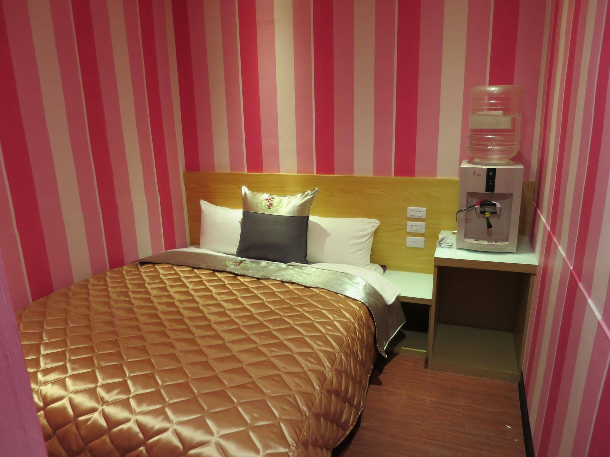 Yung Feng Hotel Csilung Kültér fotó